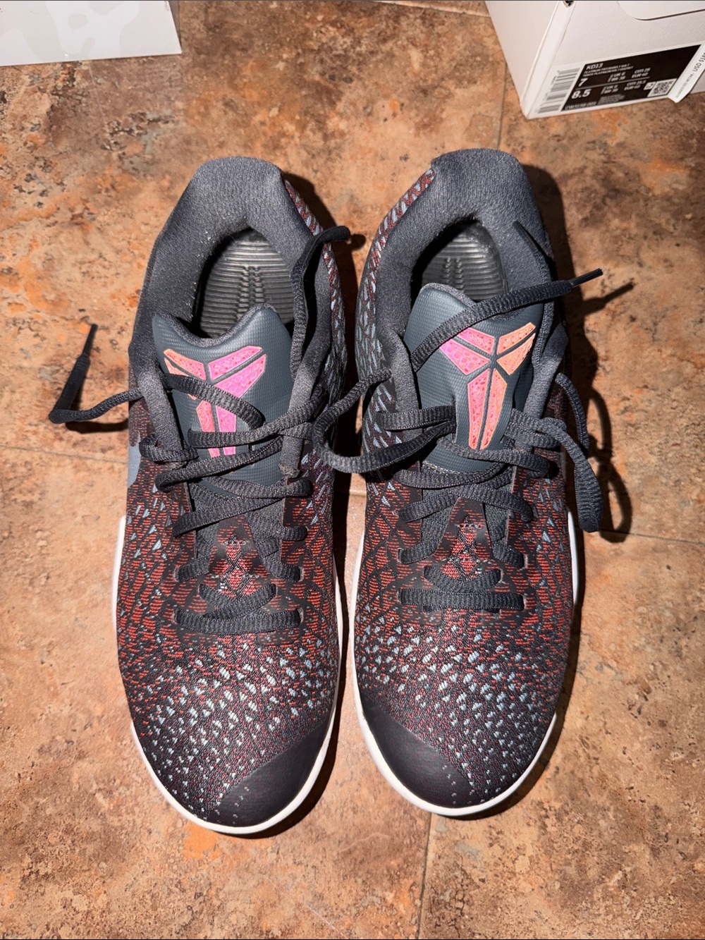 Nike Women's Black and Pink Athletic Sneakers